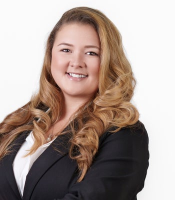 Portrait of Isabelle Aranha, Real Estate Agent.